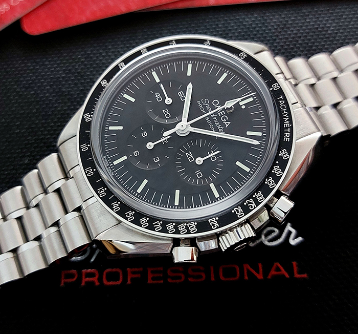 Omega Speedmaster Professional Moonwatch Co-Axial Master Chronograph Sapphire Sandwich Ref. 310.30.42.50.01.002 (current model)